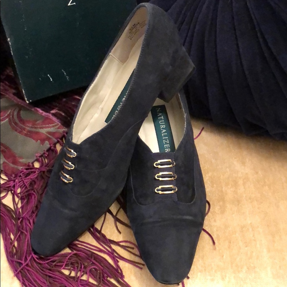 LAST CHANCE Vintage Naturalizer Navy Blue Suede Low Heel Shoes